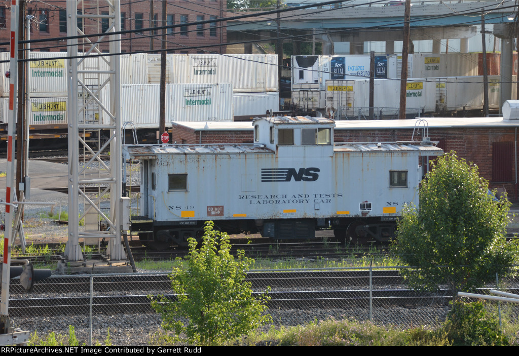 NS caboose 